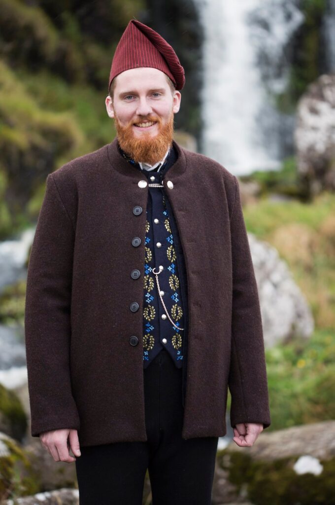 Kotavadmal, buksuvadmal, vestatoy og húgva Páll