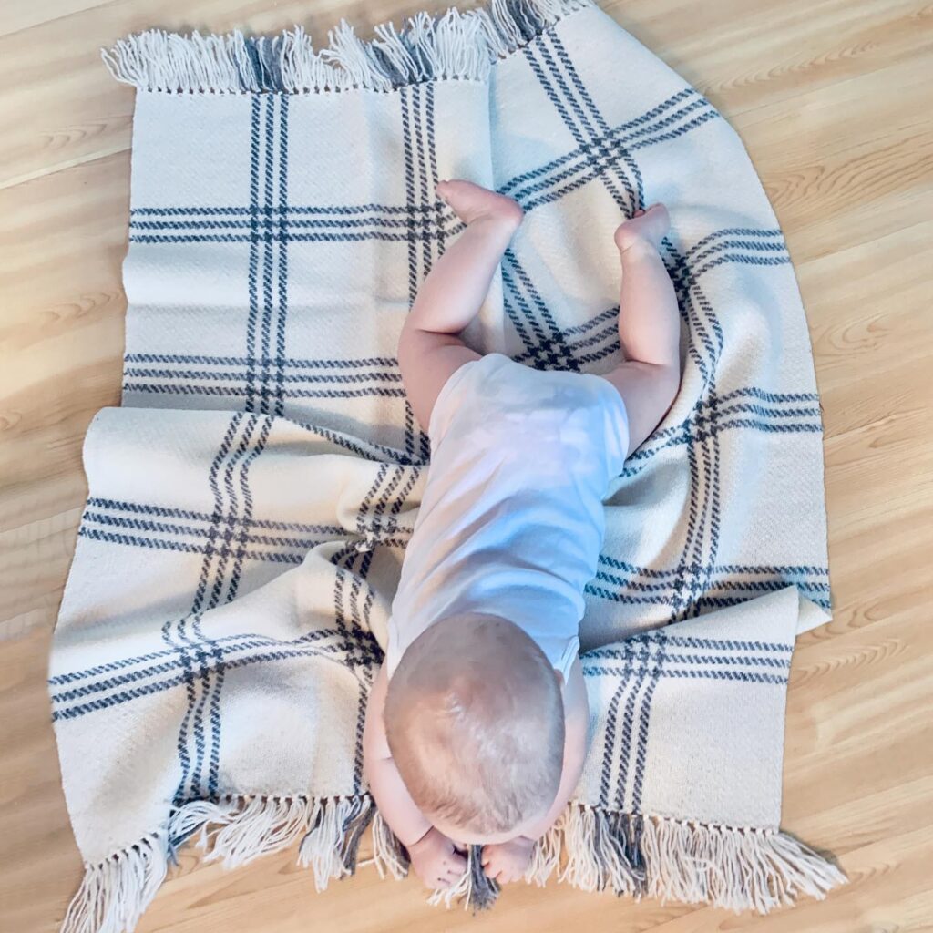 Teppi v/barni á gólvinum