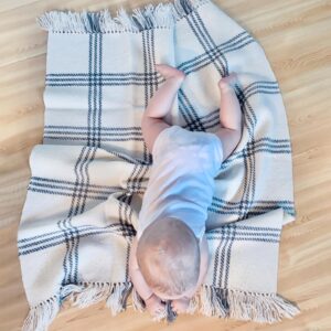 Teppi v/barni á gólvinum